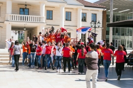 Maturanti uz trubače proslavili završetak školovanja
