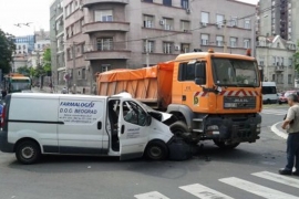 Vatrogasci spasavali povrijeđene u sudaru kombija i kamiona