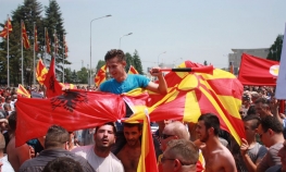 Na hiljade demonstranata traži ostavku premijera