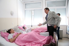 Dodik: Za saniranje porođajne sale 200.000 KM