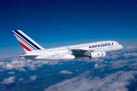 Putnički avion prate američke borbene letjelice