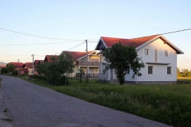 Obijali i pljačkali povratničke kuće