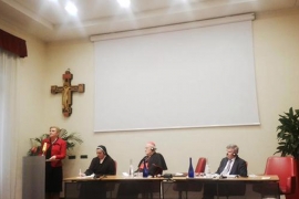 Grabar-Kitarović: Žena se danas mora ponašati kao dama, a raditi kao ...
