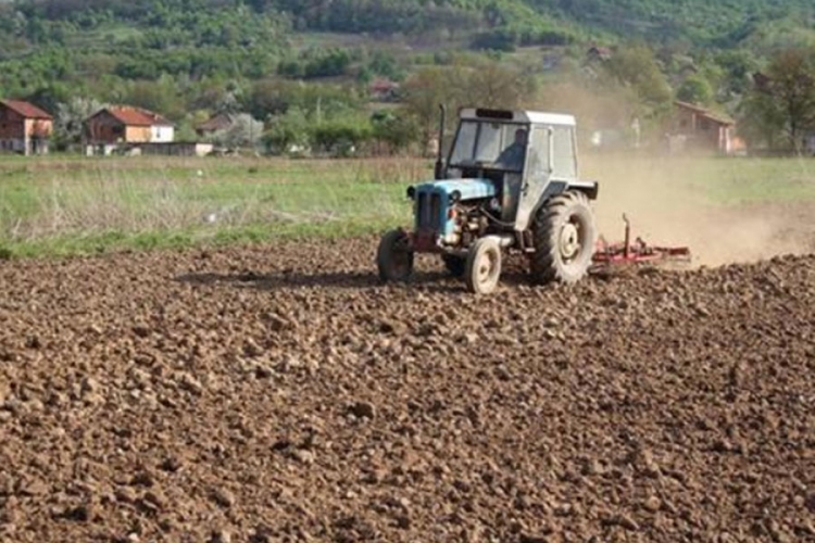 Težaci na njivama, bezemljaši na izletištima