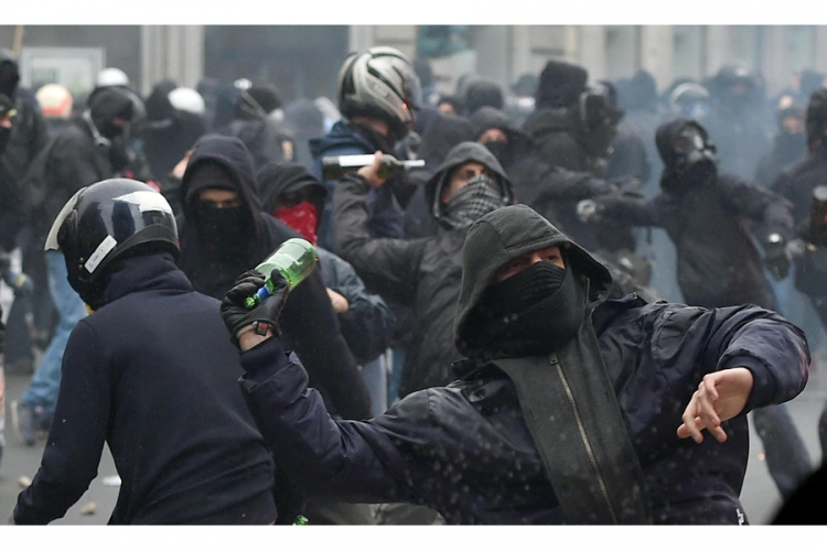 Sukob demonstranata i policije u Milanu