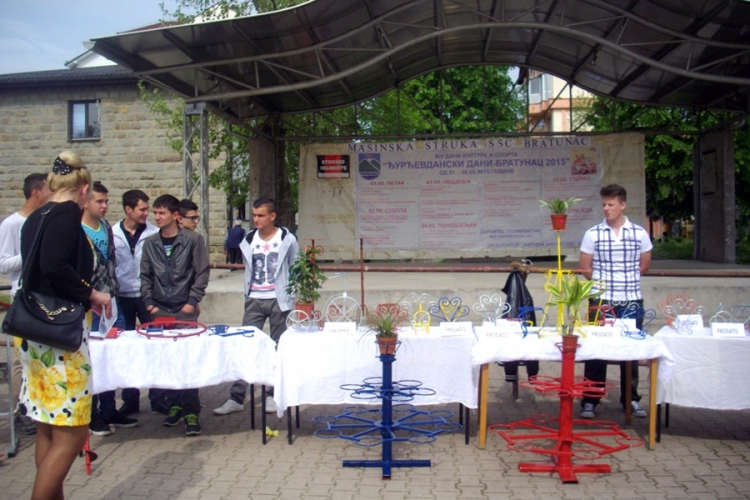 Humanitarna izložba učenika Srednjoškolskog centra