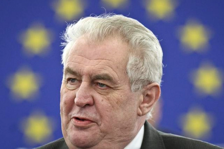 Zeman: Sankcije poboljšale Putinov rejting