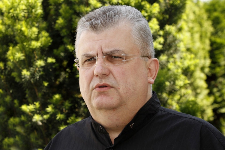 Čanak: Šešelju suditi u Srbiji