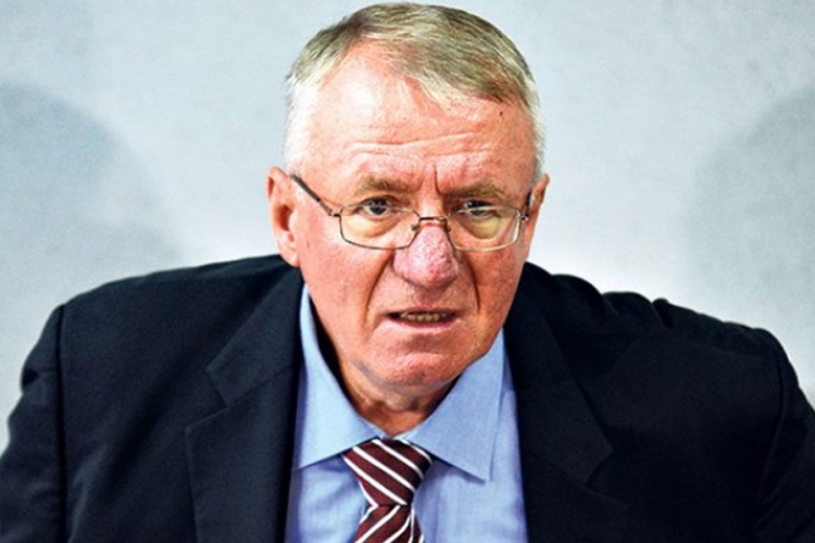 Vojislav Šešelj jutros hitno operisan