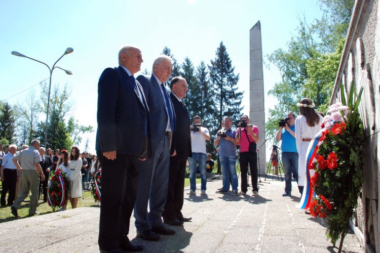 Vijenci poginulim borcima NOR-a