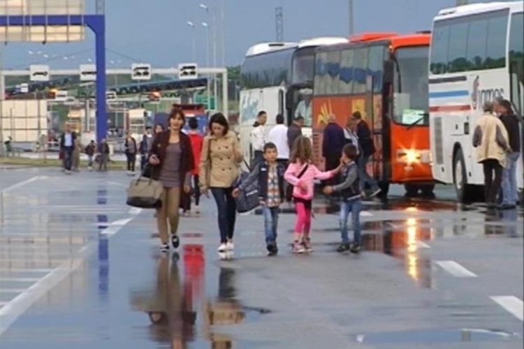 Albanci iz Kumanova bježe u Srbiju