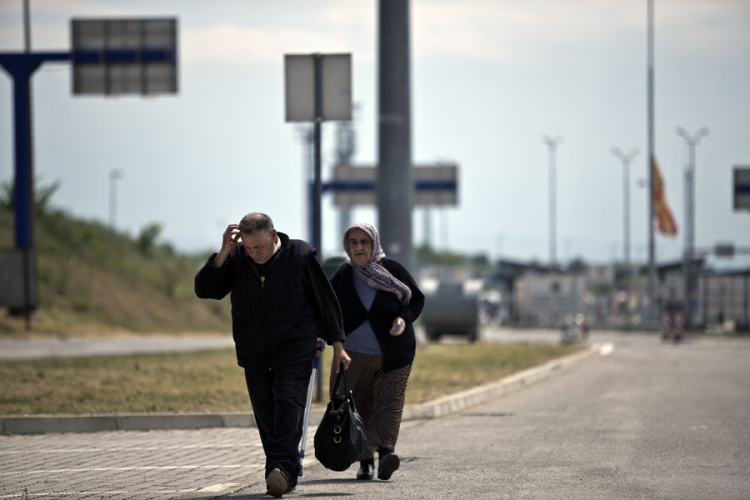 Veliki broj Albanaca iz Kumanova stigao na Kosovo