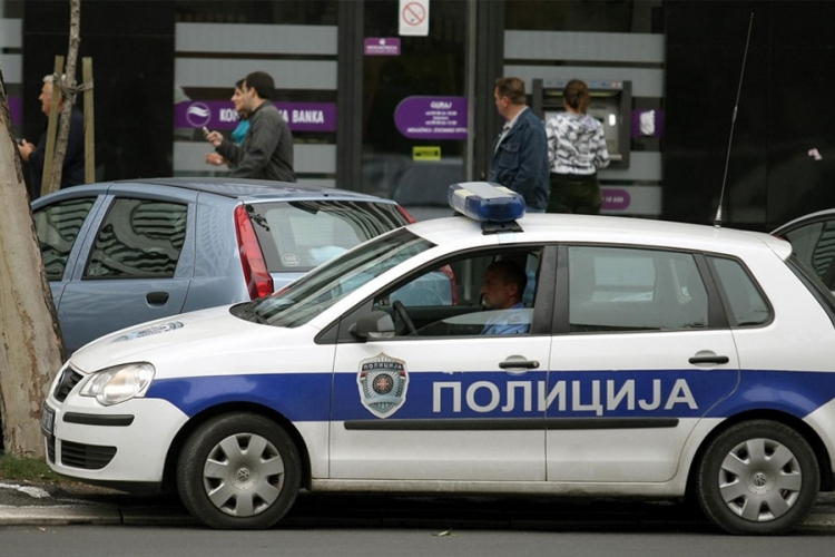 Od nastavnice ukrali platnu karticu u školi