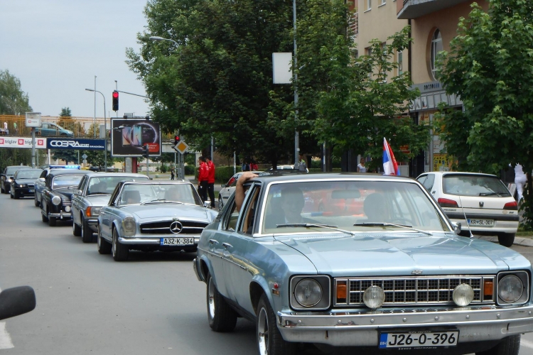 Defile oldtajmera gradiškim ulicama