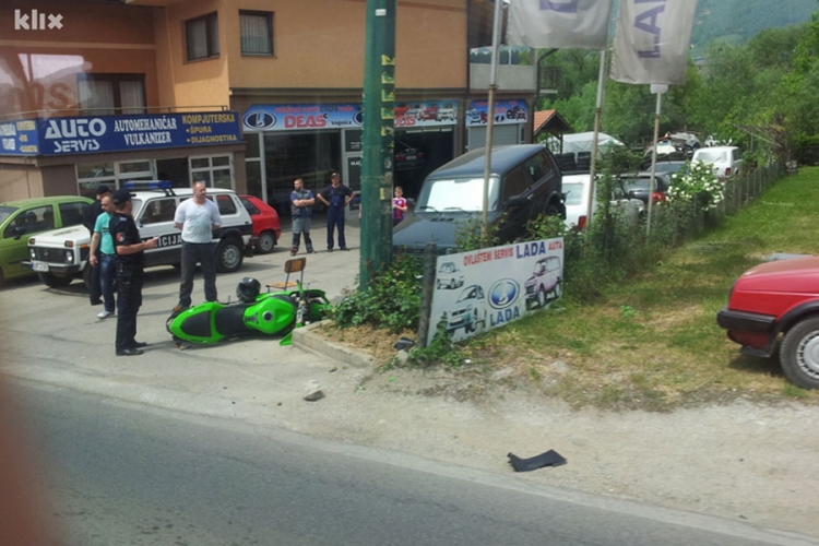 U saobraćajnoj nezgodi u Vogošći povrijeđen motociklista