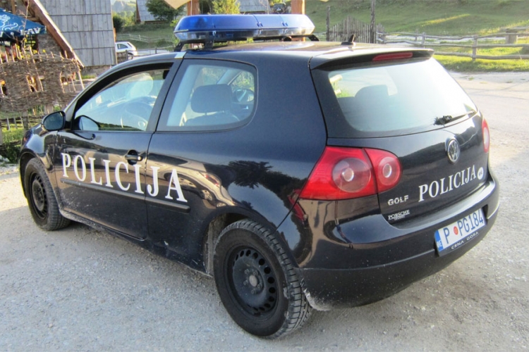 Žena skočila sa balkona