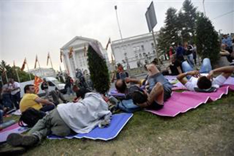 Vladin i antivladin protest blokirali Skoplje