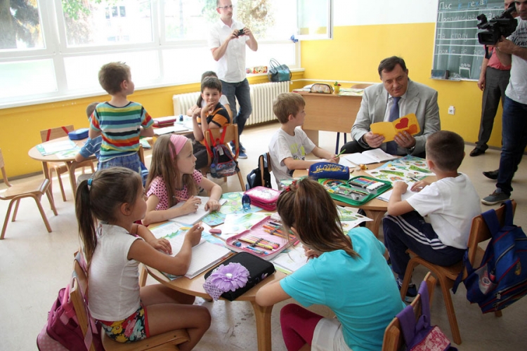 Dodik: Škola obnovljena zahvaljujući donaciji Srbije
