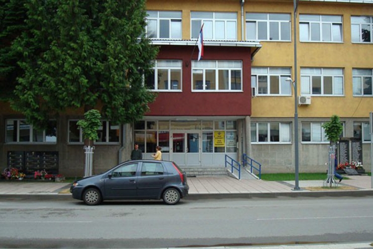 Starca tukao drvenom letvom