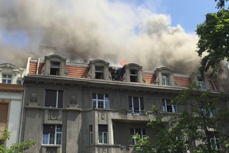 Gori stan u centru Beograda