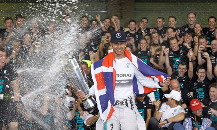 Hamilton još tri godine u Mercedesu