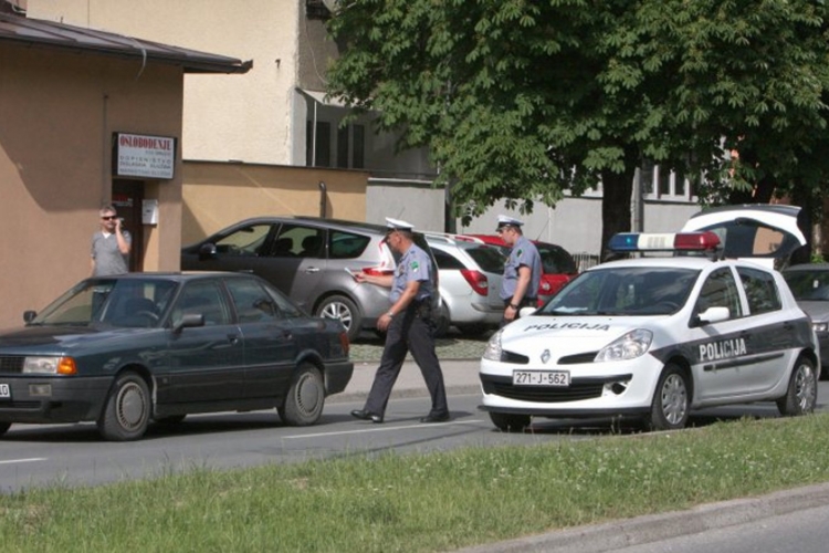 Povrijeđeni pješak i motociklista