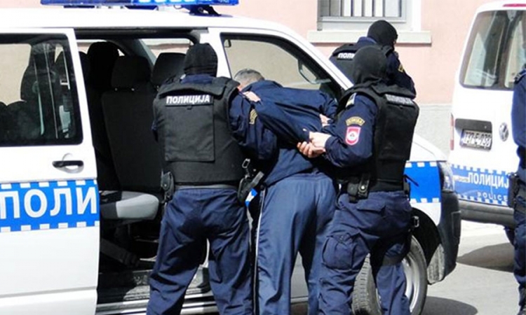 "Pala" četiri policijska službenika