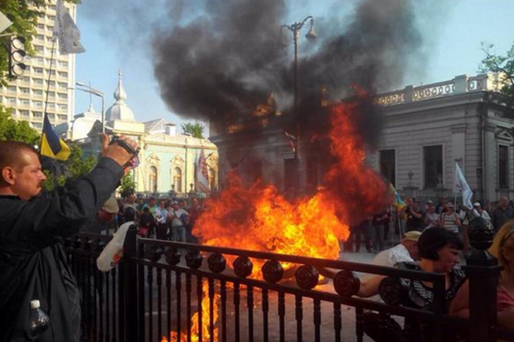 Sukobi demonstranata i policije u Kijevu