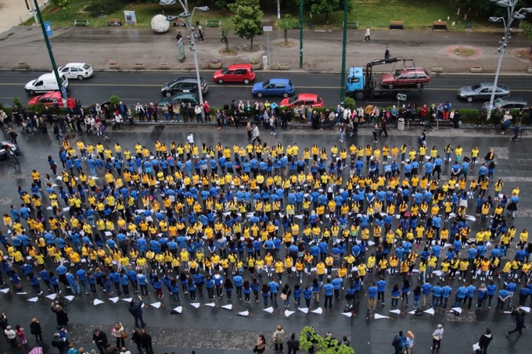 Parada maturanata u Sarajevu: Na otvorenom plesalo više stotina mladih