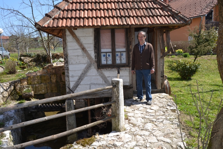 Izumio kosilicu koja siječe panjeve
