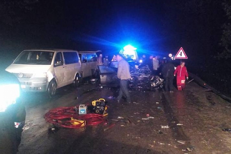 U sudaru autobusa, kombija i automobila povrijeđeno više osoba