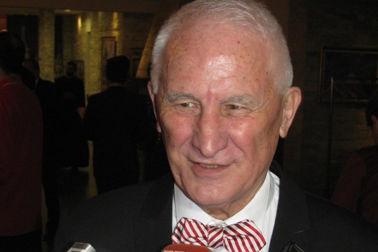 Bećković: Ćirilica je dio našeg identiteta