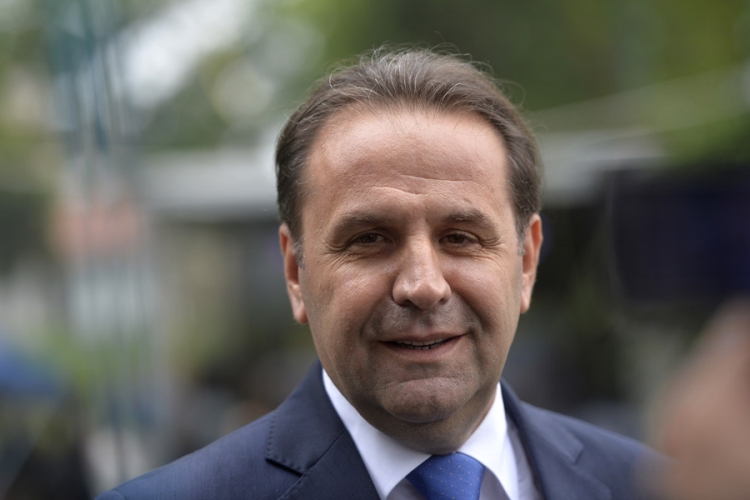 Ljajić: Šešelja nemoguće isporučiti do utorka