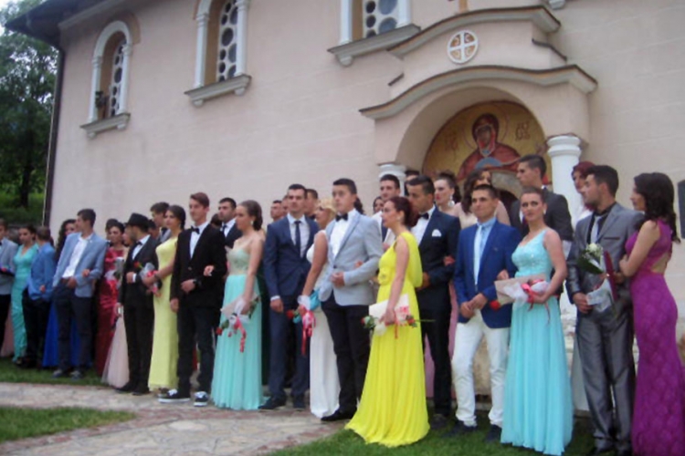 Maturanti proslavili kraj đačkog doba