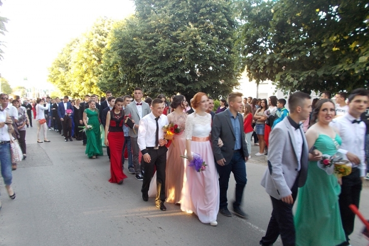 Svečani defile kotorvaroških maturanata