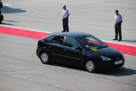 Papa Franjo se do Predsjedništva BiH vozi u ford fokusu