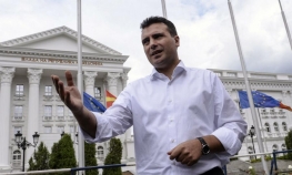Put do Brisela popločan novim "medijskim bombama"