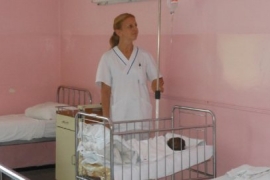 Ljekari se bore za život bebe koja je drogu dobila preko majke