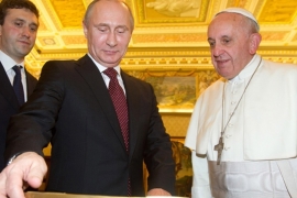 Papa i Putin za mir u Ukrajini