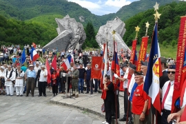Položeni vijenci na spomenik narodnim herojima