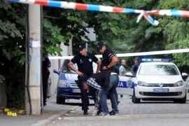 Muškarac ranjen, drugi prebijen kod škole u Beogradu