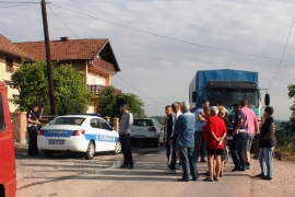 Mještani spriječili prolazak teških kamiona