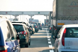 Prevrtanje i požar na teretnom vozilu kod Sremske Mitrovice