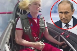 Ova seksi plavuša vozi Putina u avionu: Ima li tu nečeg više?