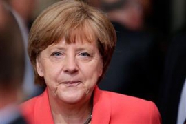 Merkel: Ako propadne evro, propada i Evropa