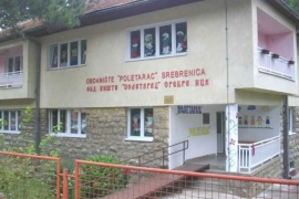 Vaspitačica u Srebrenici dolazi pokrivena u vrtić