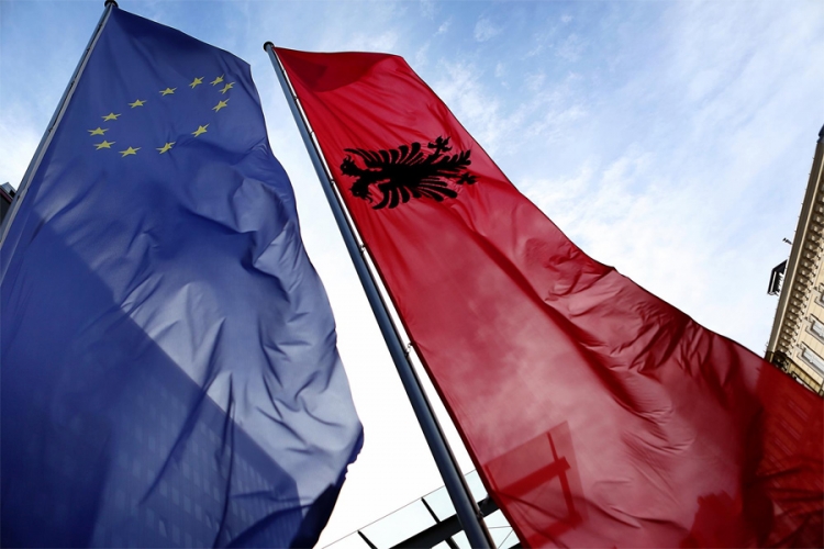 "Standard": Tirana strahuje od veta Grčke na putu ka EU