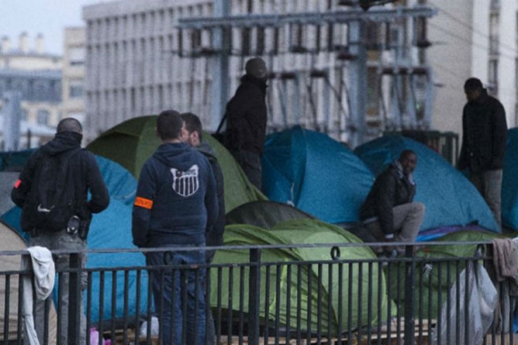 Policija izbacila izbjeglice iz improvizovanog kampa   