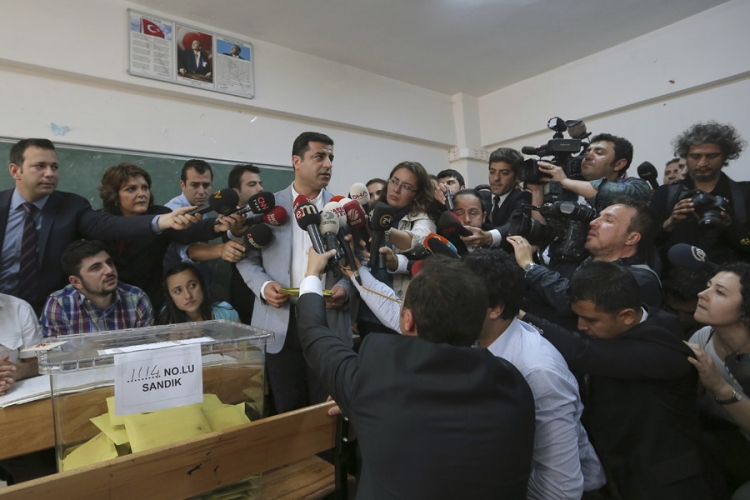 Erdoanova AKP izgubila većinu u parlamentu