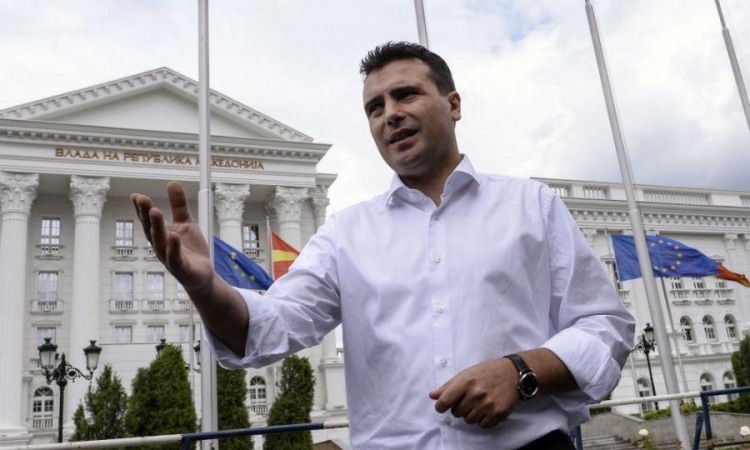 Put do Brisela popločan novim "medijskim bombama"
